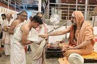 Teertha Vitarana; Picture Courtesy Shri Jaikishan Kandlur