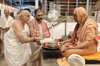 Teertha Vitarana; Picture Courtesy Shri Jaikishan Kandlur