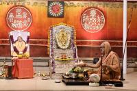 Shri Shiva Pujana by HH Swamiji; Picture Courtesy Shri Jaikishan Kandlur