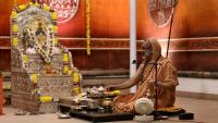 Shri Shiva Pujana by HH Swamiji; Picture Courtesy Shri Jaikishan Kandlur