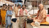 Teertha Vitarana; Picture Courtesy Shri Jaikishan Kandlur