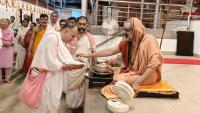 Teertha Vitarana; Picture Courtesy Shri Jaikishan Kandlur