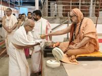 Teertha Vitarana; Picture Courtesy Shri Jaikishan Kandlur
