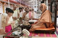 Teertha Vitarana; Picture Courtesy Shri Jaikishan Kandlur