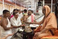 Teertha Vitarana; Picture Courtesy Shri Jaikishan Kandlur