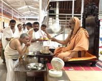 Teertha Vitarana; Picture Courtesy Shri Jaikishan Kandlur