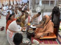 Teertha Vitarana; Picture Courtesy Shri Jaikishan Kandlur