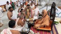 Teertha Vitarana; Picture Courtesy Shri Jaikishan Kandlur