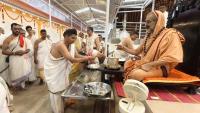 Teertha Vitarana; Picture Courtesy Shri Jaikishan Kandlur