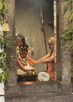 Shodashopchara Puja at Shri Mahalakshmi Sannidhih & Shri Devi Pujana by H.H. Swamiji; Picture Courtesy Shri Jaikishan Kandlur
