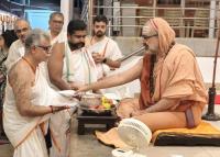 Teertha Vitarana; Picture Courtesy Shri Jaikishan Kandlur