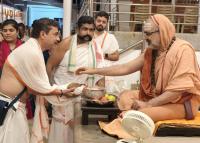Teertha Vitarana; Picture Courtesy Shri Jaikishan Kandlur