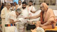 Teertha Vitarana; Picture Courtesy Shri Jaikishan Kandlur