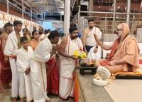 Teertha Vitarana; Picture Courtesy Shri Jaikishan Kandlur