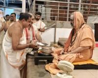 Teertha Vitarana; Picture Courtesy Shri Jaikishan Kandlur