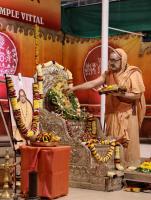 Shri Shiva Pujana by HH Swamiji; Picture Courtesy Shri Jaikishan Kandlur