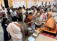 Teertha Vitarana; Picture Courtesy Shri Jaikishan Kandlur