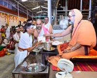 Teertha Vitarana; Picture Courtesy Shri Sadashiv Bana