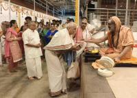 Teertha Vitarana; Picture Courtesy Shri Jaikishan Kandlur