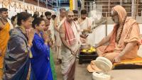 Teertha Vitarana; Picture Courtesy Shri Jaikishan Kandlur