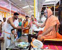 Teertha Vitarana; Picture Courtesy Shri Sadashiv Bana