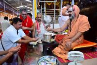 Teertha Vitarana; Picture Courtesy Shri Sadashiv Bana
