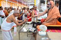 Memento distribution; Picture Courtesy Shri Sadashiv Bana