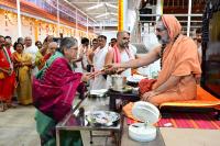 Memento distribution; Picture Courtesy Shri Sadashiv Bana
