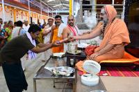 Memento distribution; Picture Courtesy Shri Sadashiv Bana