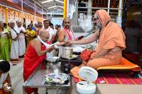 Memento distribution; Picture Courtesy Shri Sadashiv Bana