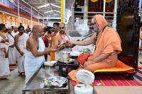 Memento distribution; Picture Courtesy Shri Sadashiv Bana