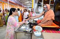 Memento distribution; Picture Courtesy Shri Sadashiv Bana