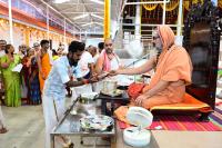 Memento distribution; Picture Courtesy Shri Sadashiv Bana