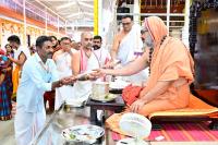 Memento distribution; Picture Courtesy Shri Sadashiv Bana