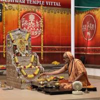 Shri Shiva Pujana by HH Swamiji; Picture Courtesy Shri Jaikishan Kandlur