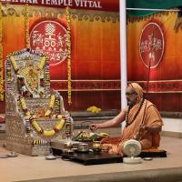 Shri Shiva Pujana by HH Swamiji; Picture Courtesy Shri Jaikishan Kandlur