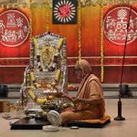 Shri Shiva Pujana by HH Swamiji; Picture Courtesy Shri Jaikishan Kandlur