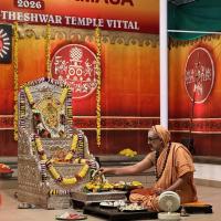 Shri Shiva Pujana by HH Swamiji; Picture Courtesy Shri Jaikishan Kandlur