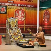 Shri Shiva Pujana by HH Swamiji; Picture Courtesy Shri Jaikishan Kandlur
