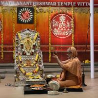 Shri Shiva Pujana by HH Swamiji; Picture Courtesy Shri Jaikishan Kandlur
