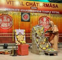 Shri Shiva Pujana by HH Swamiji; Picture Courtesy Shri Jaikishan Kandlur