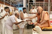 Teertha Vitarana; Picture Courtesy Shri Jaikishan Kandlur