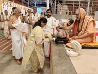 Teertha Vitarana; Picture Courtesy Shri Jaikishan Kandlur