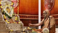 Shri Shiva Pujana by HH Swamiji; Picture Courtesy Shri Jaikishan Kandlur