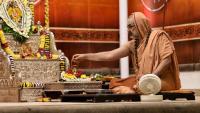 Shri Shiva Pujana by HH Swamiji; Picture Courtesy Shri Jaikishan Kandlur