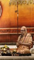 Shri Shiva Pujana and Tirtha Vitarana by HH Swamiji; Picture courtesy Shri Jaikishan Kandlur