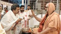 Teertha Vitarana; Picture Courtesy Shri Jaikishan Kandlur