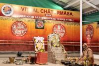 Shri Shiva Pujana by HH Swamiji; Picture Courtesy Shri Jaikishan Kandlur