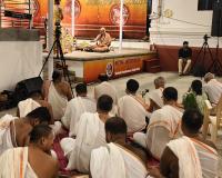 Shri Shiva Pujana by HH Swamiji; Picture courtesy Shri Jaikishan Kandlur