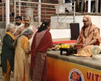 Shri Shiva Pujana by HH Swamiji; Picture courtesy Shri Jaikishan Kandlur